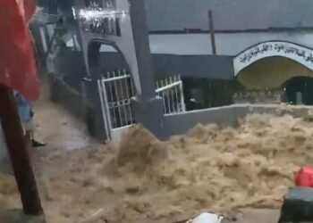 Seorang Warga Hilang Tertimbun Longsor di Megamendung