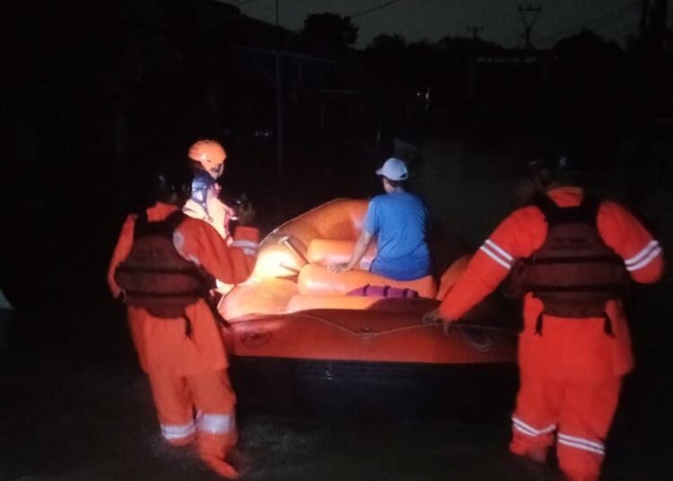 Dua Pelajar di Rumpin Tersambar Petir Saat Berteduh di Saung, Satu Tewas