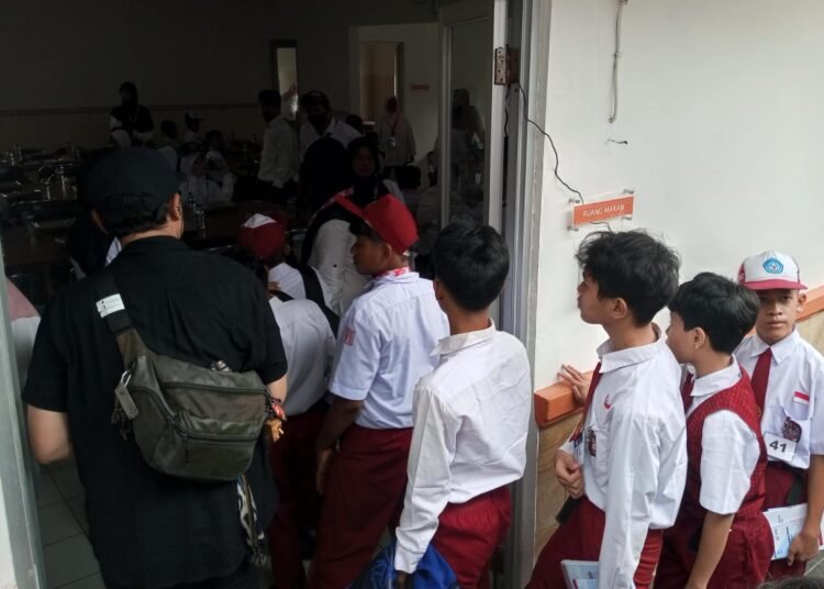 Menkes Ungkap Kesehatan Mata Jadi Masalah Utama Siswa Sekolah Rakyat di Bogor