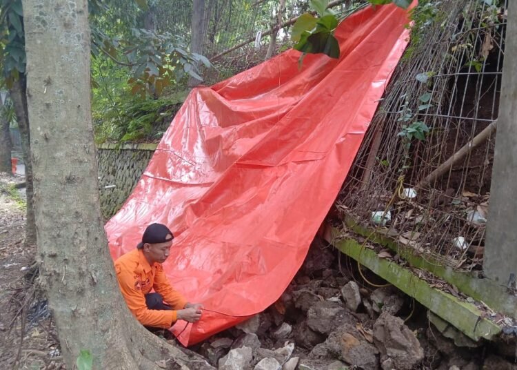 TPT Kolam Renang Mila Kencana Kota Bogor Ambruk