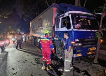 Diduga Rem Blong, Truk Fuso Terguling di Jalan Pemuda Kota Bogor 