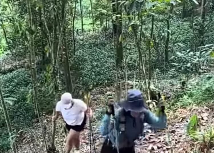Lebih Pilih Jalur Terjal, 4 Wisatawan Diduga Dijegal Pungli di Bukit Paniisan Sentul