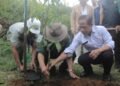Komitmen Pelestarian Lingkungan, Menteri LH dan Taman Safari Bogor Tanam Pohon Bersama
