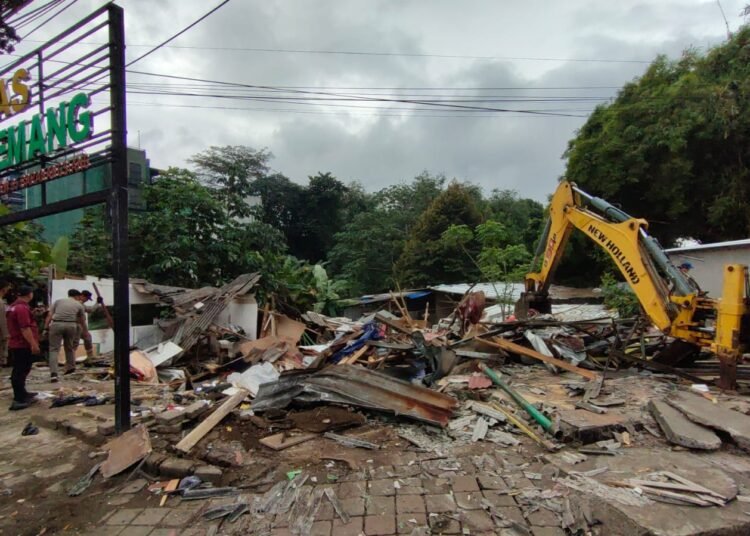 Satpol PP Kota Bogor Bongkar 11 Bangunan Liar di Bogor Timur