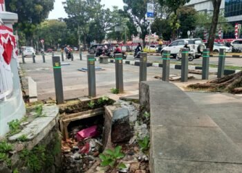 Drainase Tersumbat, Tumpukan Sampah Masih Terjadi di Area Pemda Kabupaten Bogor 