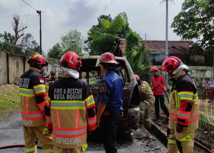 Angkot Terbakar di Bogor Tengah Usai Dipakai Belajar Nyetir