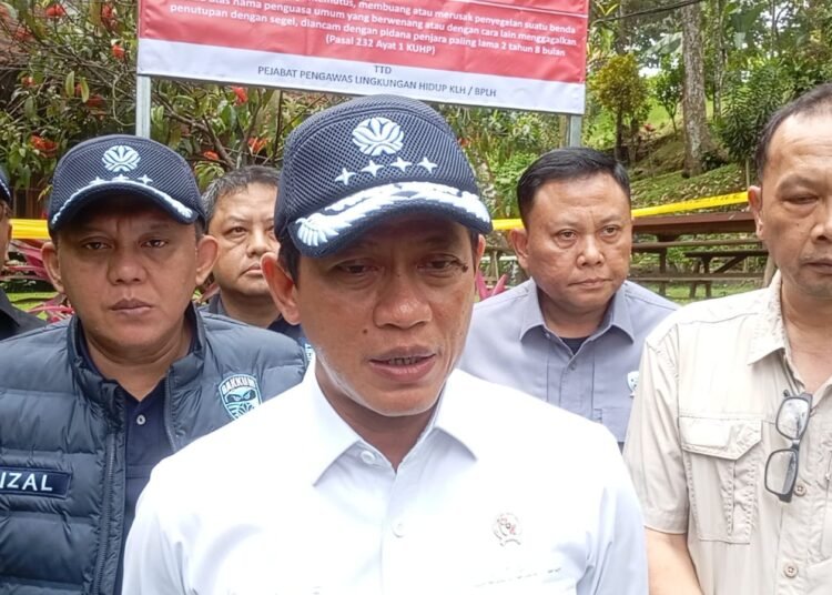 Menteri LH Segel 4 Bangunan Diduga Penyebab Pencemaran Sungai Ciliwung