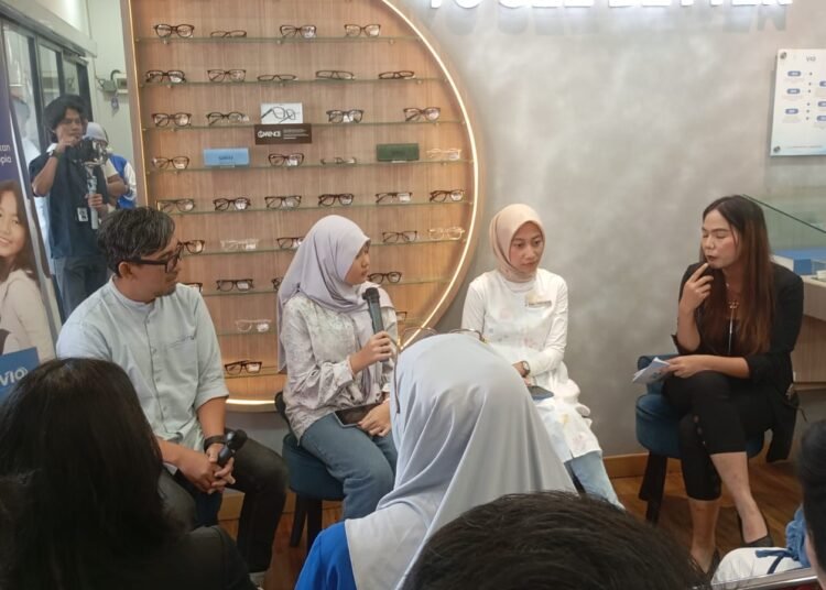 Remaja 13 Tahun di Bogor Rasakan Manfaat Periksa Mata Sejak Dini, Solusi untuk Penglihatan Lebih Baik