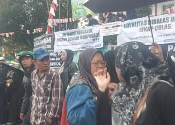 Guru Senior Diberhentikan, Ratusan Wali Murid Demo SDIT Raudlatul Jannah Ciawi