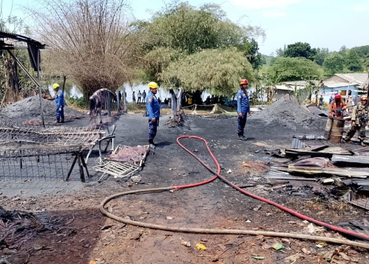 Gara-gara Puntung Rokok, Lapak Rongsokan di Bojonggede Terbakar