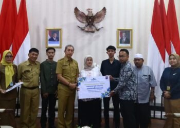 Ahli Waris ASN DLH Kota Bogor Terima Tabungan Hari Tua dan Santunan Kematian