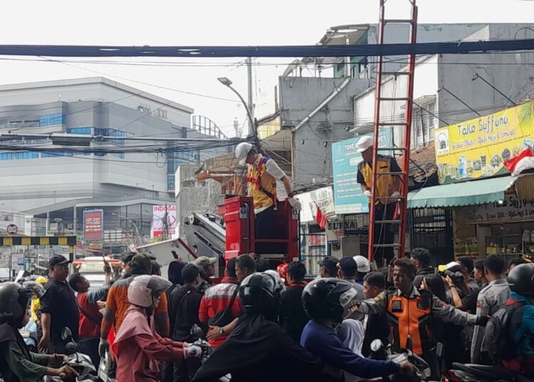 Kabel Udara di Jalan R. Saleh S. Bustaman Dialihkan ke Tanah