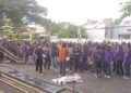 Aksi Demo Berujung Ricuh, Mahasiswa Jebol Pagar Gedung DPRD Kota Bogor