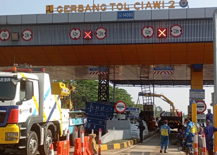 Kronologi Kecelakaan di Gerbang Tol Ciawi 2, Sopir Truk Kontainer Kabur