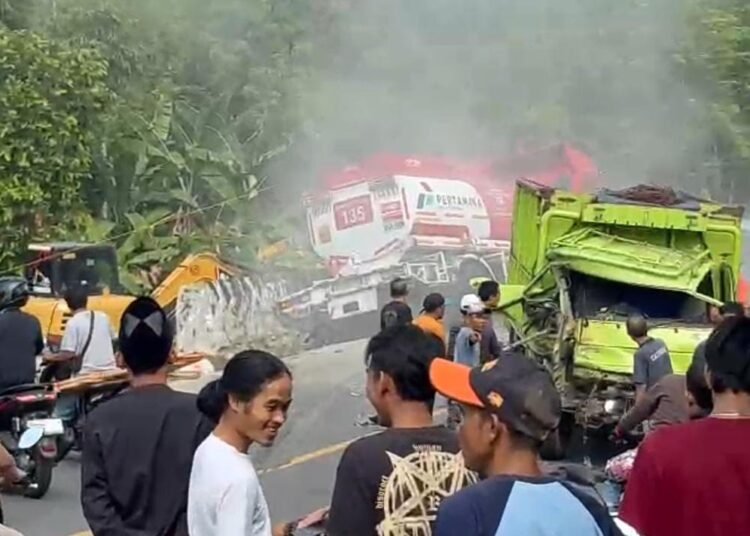 Breaking News! Kecelakaan Beruntun di Cigudeg, Sejumlah Orang Dikabarkan Jadi Korban 