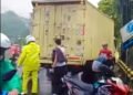 Diduga Alami Rem Blong, Truk Boks Tabrak Pemotor di Selarong Puncak