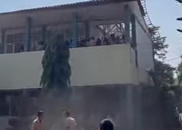 Breaking News! SMKN 1 Cileungsi Ambruk, Sejumlah Siswa Dikabarkan Tertimpa