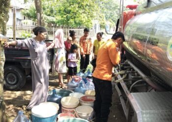 Seminggu Kekeringan, Warga Tenjo Dapat Bantuan 5 Ribu Liter Air Bersih