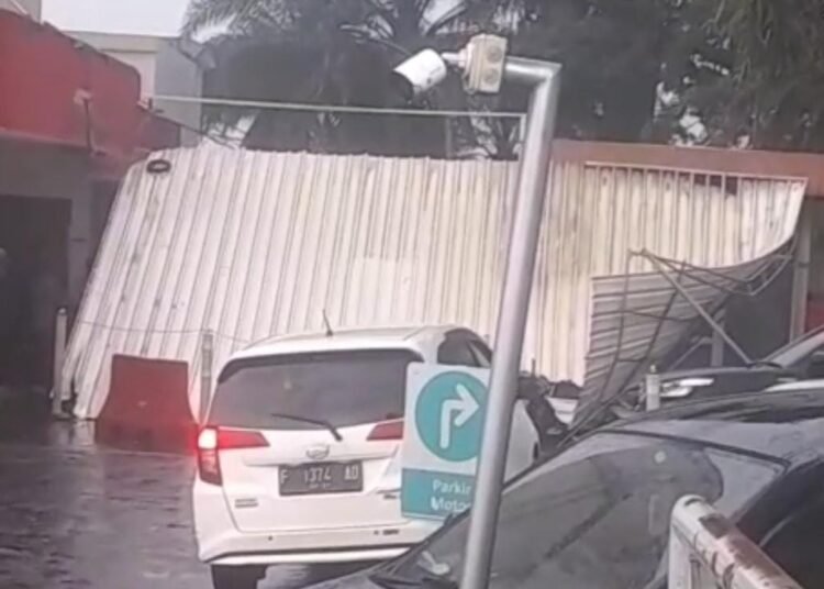 Diterjang Angin Kencang, Atap di RSUD KH Idham Chalid Ciawi Dikabarkan Ambruk 