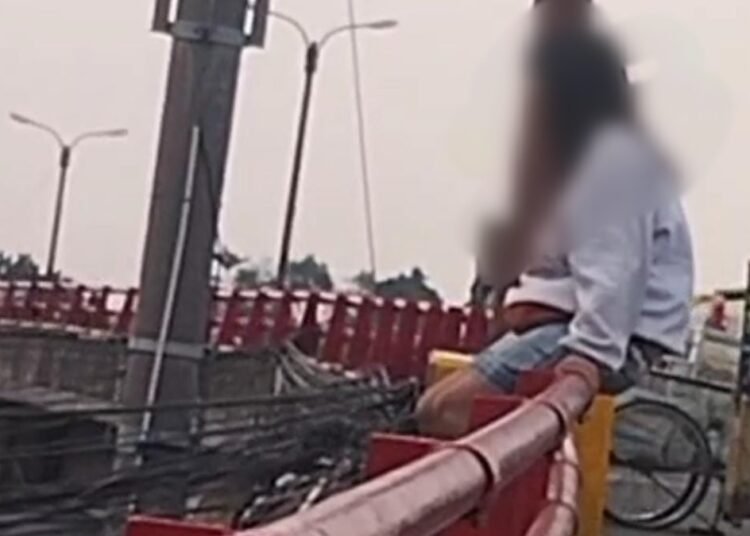 Diduga Depresi, Perempuan di Cibinong Coba Bunuh Diri di Flyover 