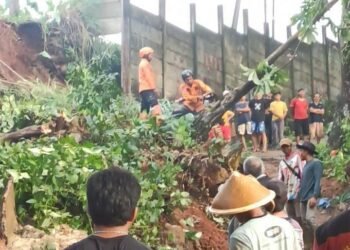 Hujan dan Angin Sebabkan 15 Kejadian di Cibinong Raya, Rumah Rusak hingga Tanah Longsor