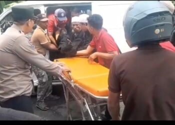 Truk dan Gran Max Adu Banteng di Tanjungsari, Sopir Terjepit