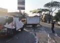 Truk Box Terguling di Jalan Alternatif Cibubur Akibat Pengemudi Kurang Konsentrasi