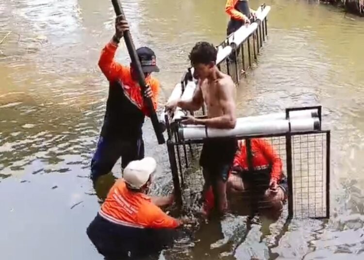 Sampah Numpuk dan Sulit Diangkut, DLH Akhirnya Pasang Jaring Apung di Situ Cikaret