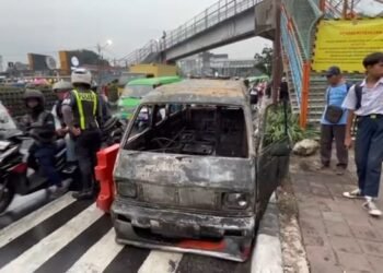 Angkot Terbakar di Jembatan Merah Kota Bogor, Diduga Akibat Percikan Api dari Mesin