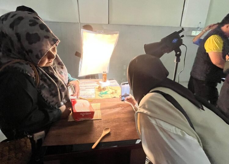 Pelaku UMKM Dilatih Teknik Foto untuk Promosikan Produk