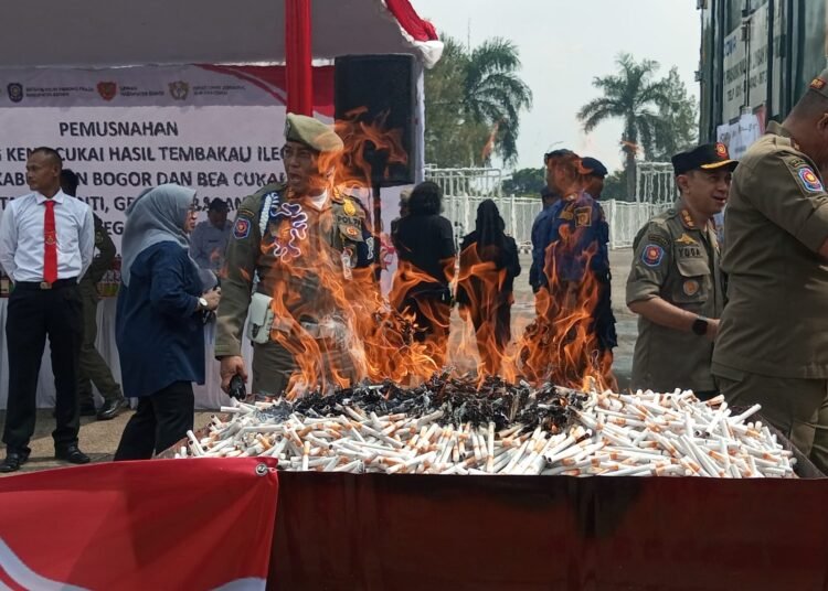 Negara Rugi hingga Rp1,4 Miliar, 1,8 Juta Batang Rokok Ilegal dan 13 Ribu Miras Dimusnahkan