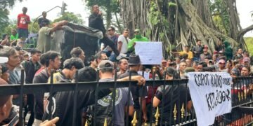 Sopir Angkot Geruduk Balaikota Bogor Tolak Penghapusan Angkot