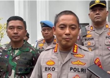 Ratusan Personel Amankan Aksi Demo Sopir Angkot dan Evakuasi Penumpang Terlantar