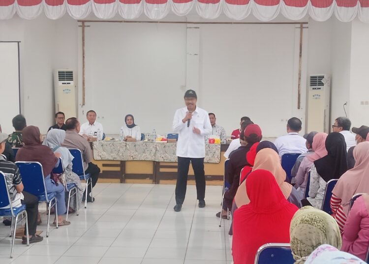 Tinjau Penyaluran Bansos di Cibinong, Mensos : Jangan Dipakai Judol!