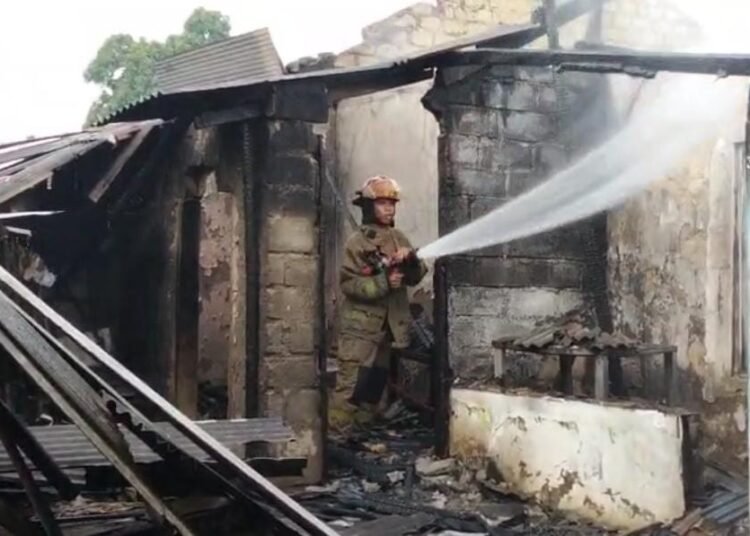 Korsleting Listrik Sebabkan 10 Rumah Kontrakan di Cileungsi Ludes Terbakar