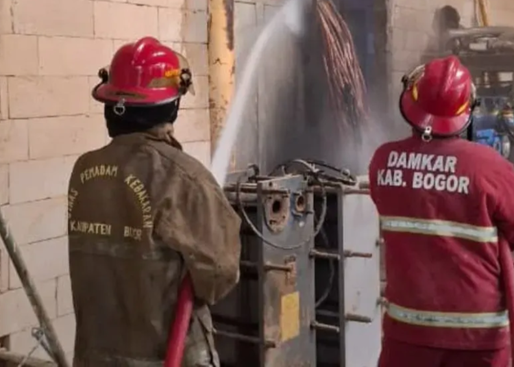 Korsleting Listrik, Pabrik Keramik di Klapanunggal Terbakar 