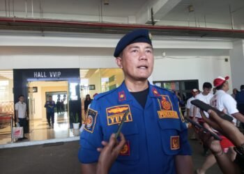 Anggota Damkar Tertabrak Pemotor Saat Bersihkan Tumpahan Oli di Cibungbulang