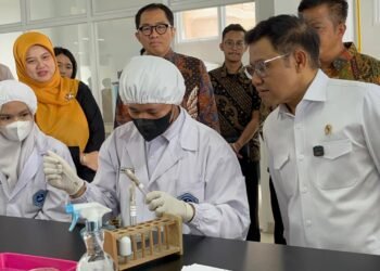 Tinjau SMAK Bogor, Menko PM Muhaimin Siapkan Program SMK Go Global
