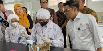 Tinjau SMAK Bogor, Menko PM Muhaimin Siapkan Program SMK Go Global