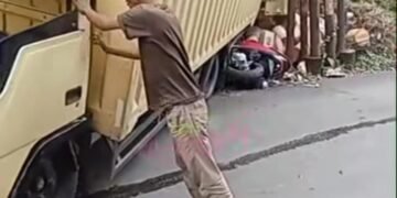 Tak Kuat Nanjak, Truk Box Hantam Motor hingga 2 Orang Luka-luka