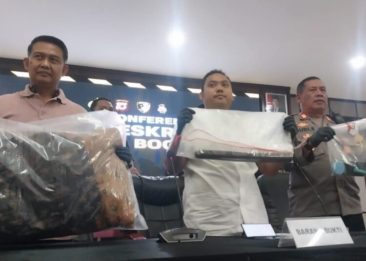 Terungkap, Perempuan Paruh Baya di Cisarua Dihabisi Saat Salat Magrib