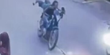 Bergaya Ala Superman, Pemotor di Cigudeg Tabrak Pengendara Lain hingga Luka