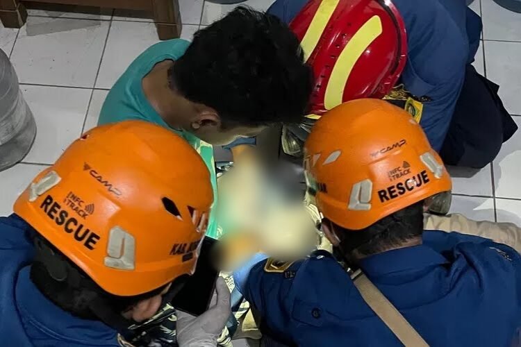 Terjepit Resleting, Alat Kelamin Pria di Cileungsi “Digerinda” Damkar