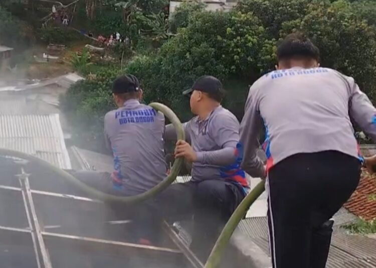 Diduga Gas Bocor, Rumah Warga di Cipaku Terbakar