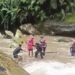 Lima Wisatawan Terjebak Arus Sungai di Curug Seribu