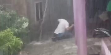 Banjir Tumpah ke Rumah, Warga Pasir Jambu Sukaraja Histeris