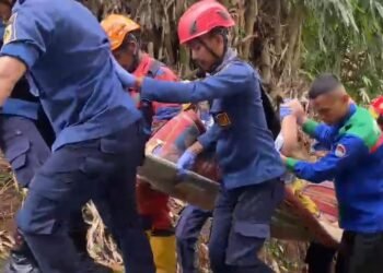 Wanita Obesitas di Cibinong Dievakuasi Damkar ke Rumah Sakit