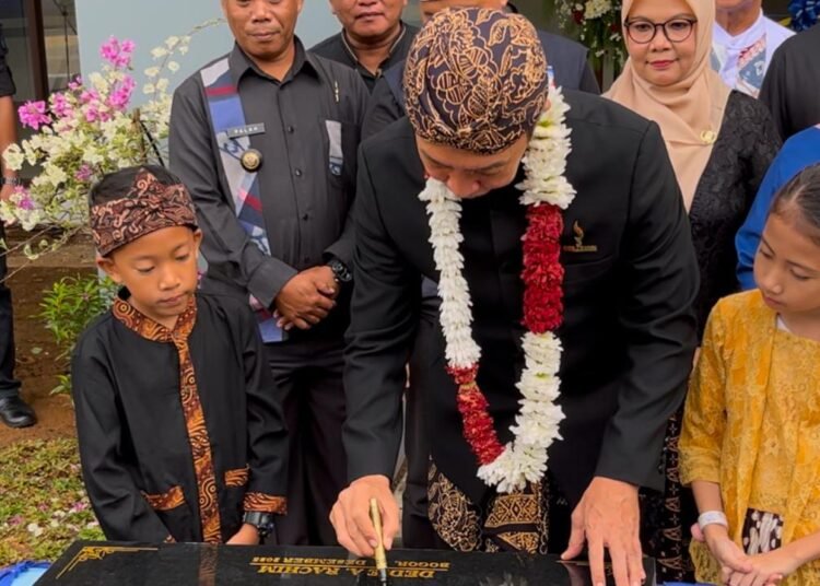 Wali Kota Bogor, Dedie A. Rachim, meresmikan bangunan baru Sekolah Dasar Negeri (SDN) Duta Pakuan yang berlokasi di Kelurahan Baranangsiang, Kecamatan Bogor Timur, Kota Bogor.