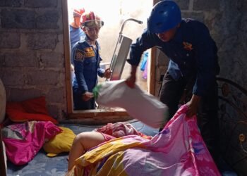 Tak Sadarkan Diri, Wanita Obesitas di Bojonggede Dievakuasi Damkar ke Rumah Sakit