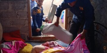 Tak Sadarkan Diri, Wanita Obesitas di Bojonggede Dievakuasi Damkar ke Rumah Sakit